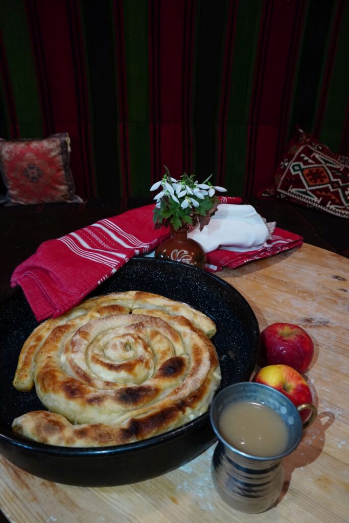 Обиколка на Етно Център Раждавица с баница и боза