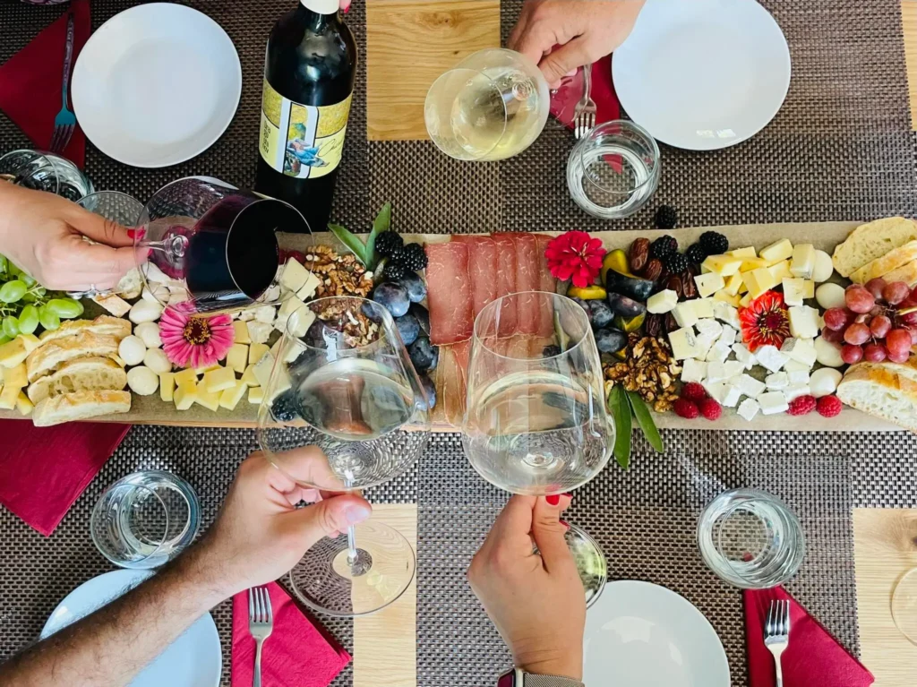 Дегустация на вино с местни деликатеси и разходка до Килифаревския манастир