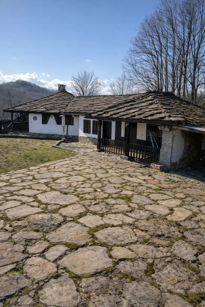 Стара къща в Троянския Балкан